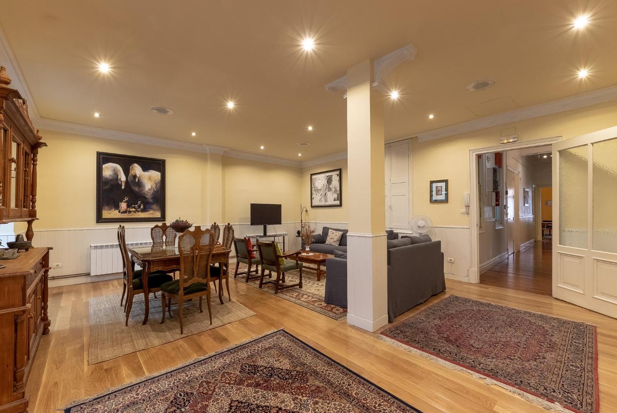 Arte Vi By Aston Apartment