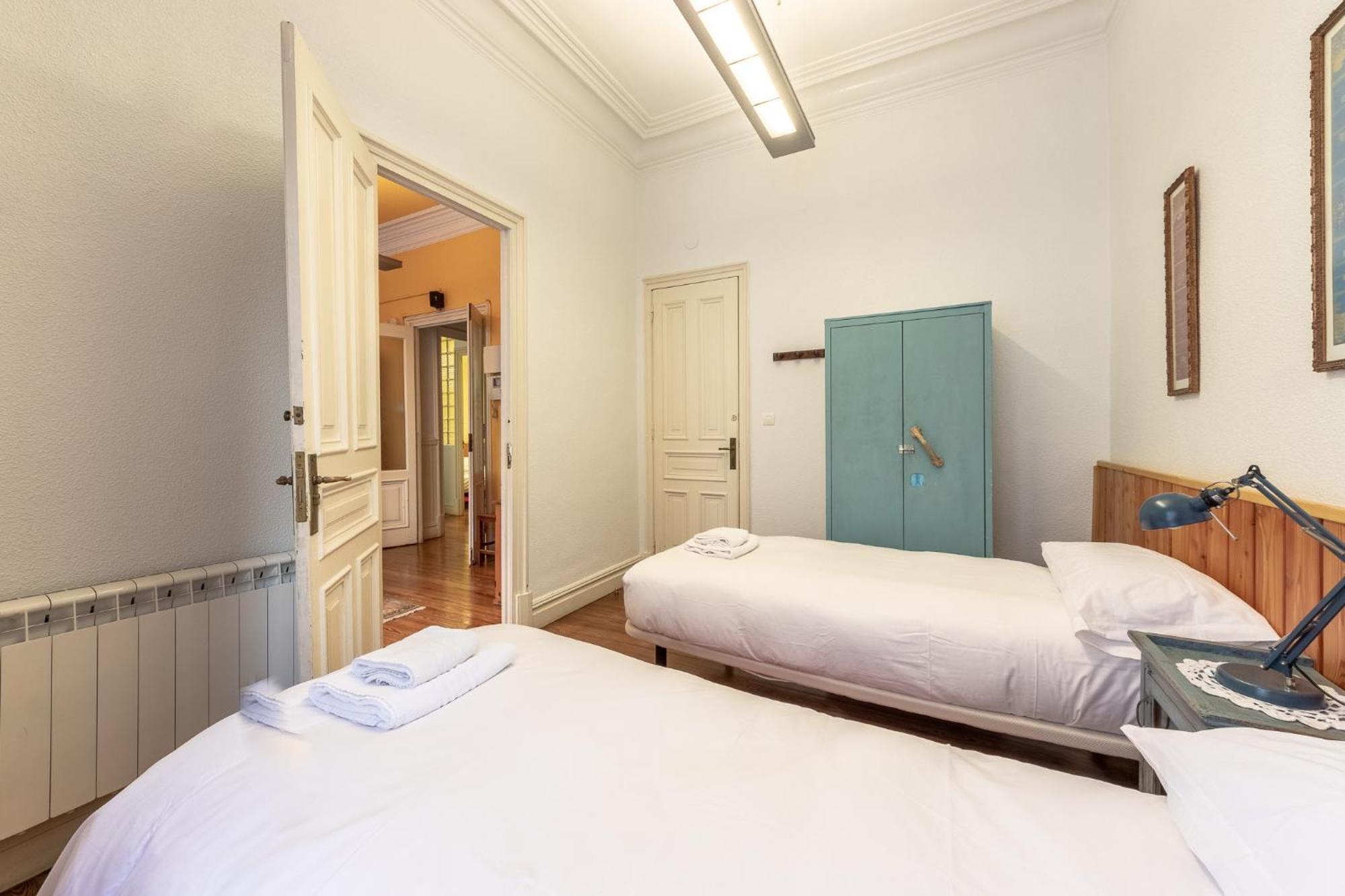 Arte Vi By Aston Apartment
